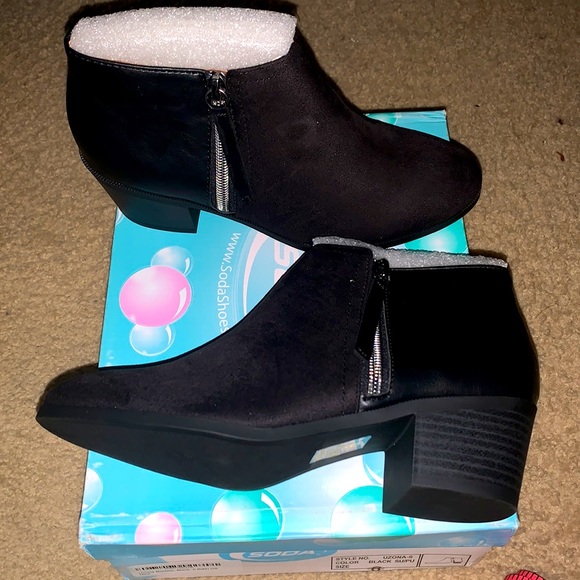 Soda Black two toned suede and leather ankle zip up boots - Picture 3 of 7